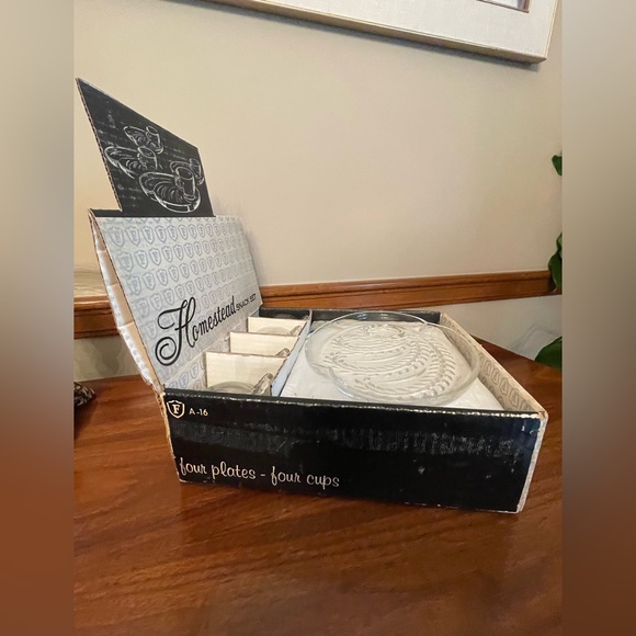 Vintage, Homestead Snack Set, in Original Box by The Federal Glass Company - Picture 5 of 7